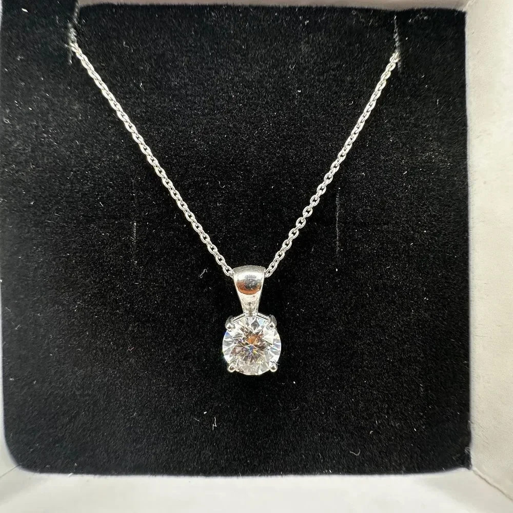 NIB Verozi 2ct‎ (8mm) Moissanite stone solitaire necklace in sterling silver!